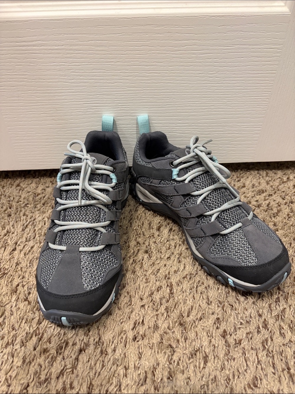 Women’s Gray Athletic Hiking Sneakers with Light Blue Accents 🩶